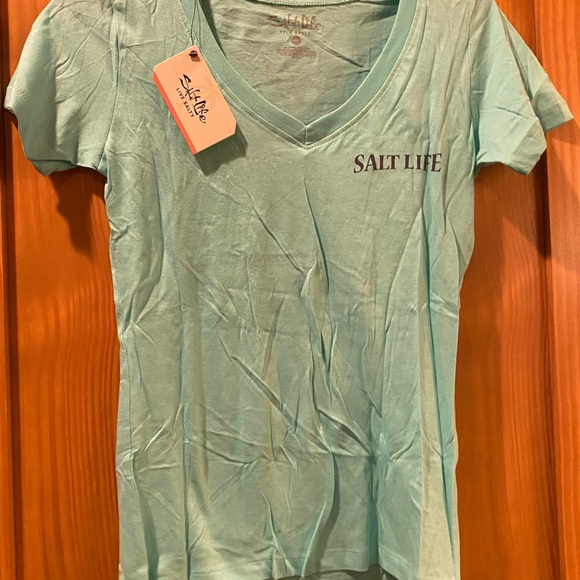🚚Salt Life Women’s Live Salty Teal Pineapple Fitted V-Neck T-Shirt NWT S - Picture 3 of 3